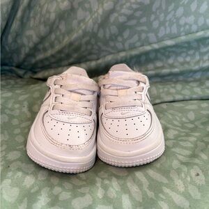 White Nike AF1s 3c